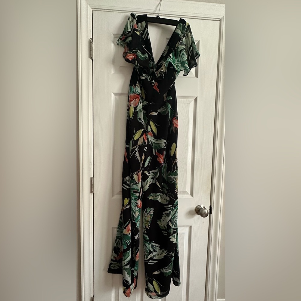 Flowy semi formal jumpsuit Size SMALL